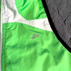 Women’s Medium Brooks running vest